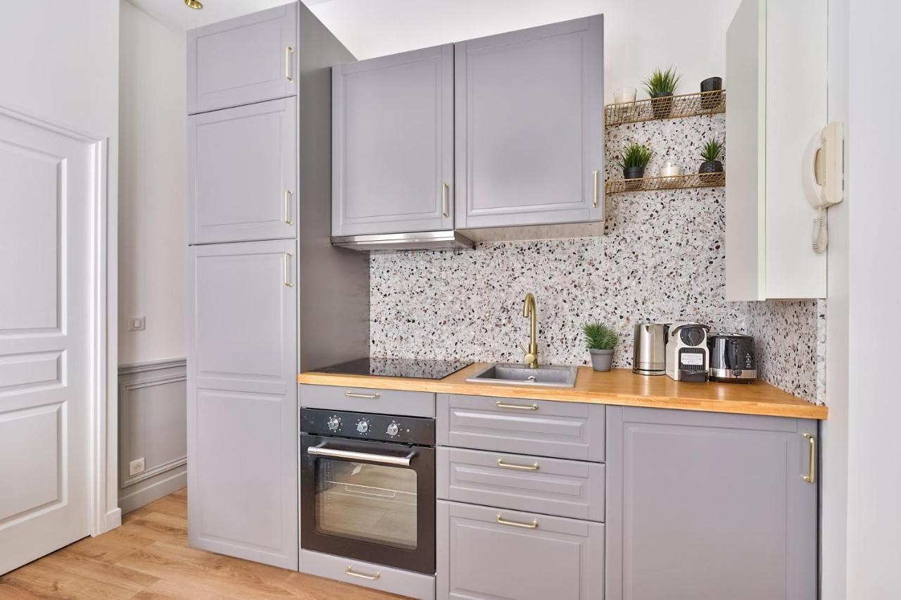 New ! Outstanding 2br & 1br In 15 *